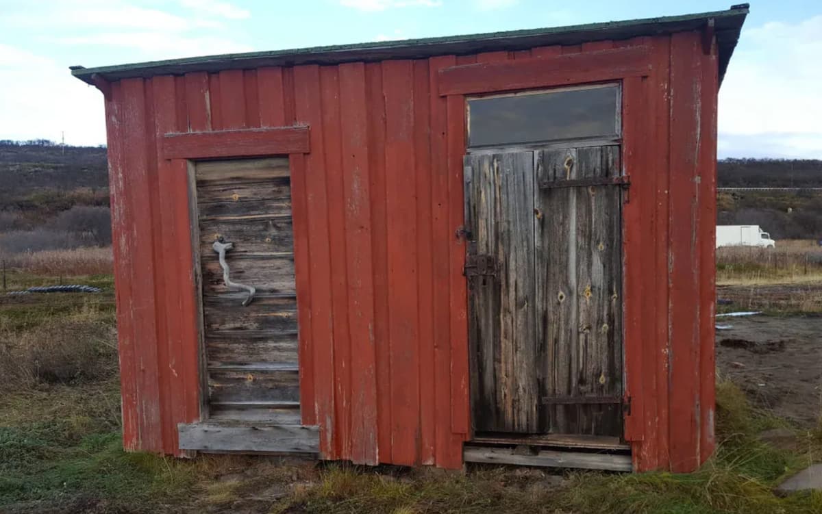 Uthuset før